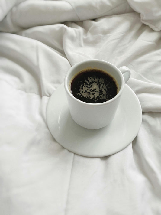 Plaisir et caféine naturelle : comment l’orgasme matinal remplace le café